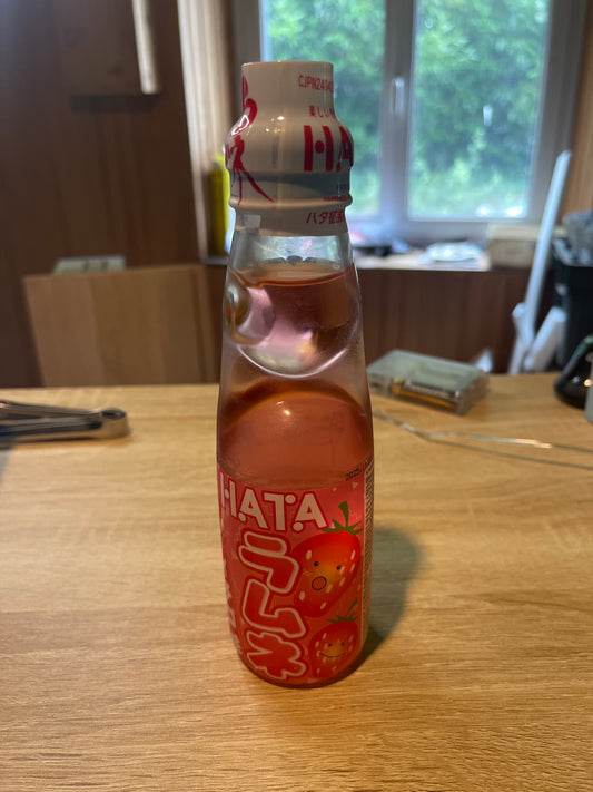 Ramune Hatakosen Strawberry pièce